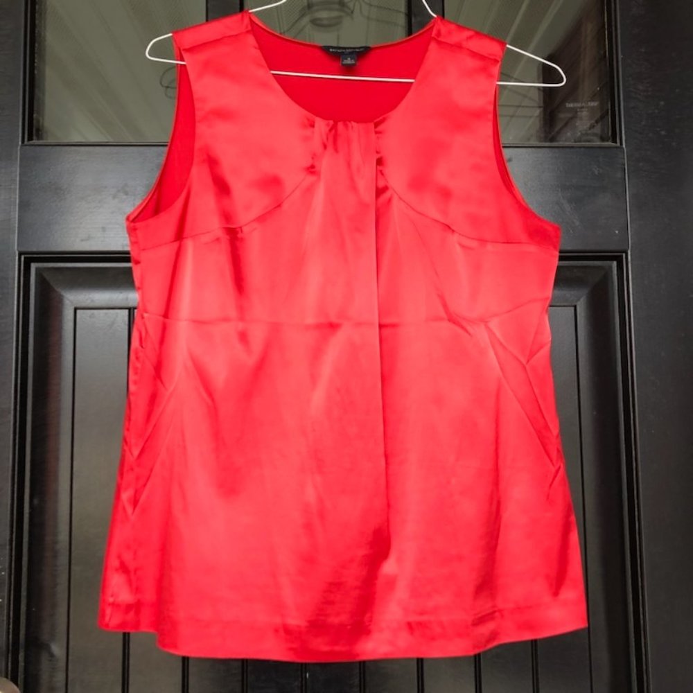 Banana Republic Outlet red sleeveless shiny blouse, size M